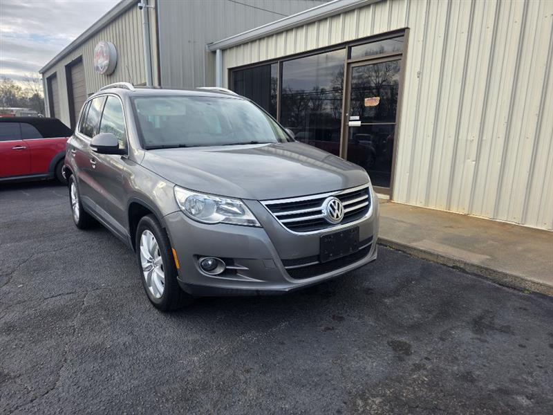 Volkswagen Tiguan S 2011