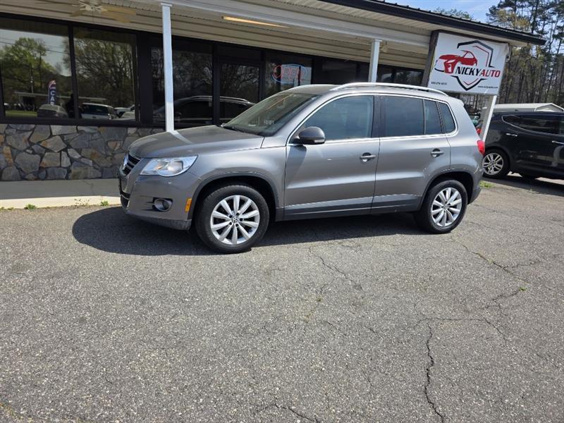 Volkswagen Tiguan S 2011