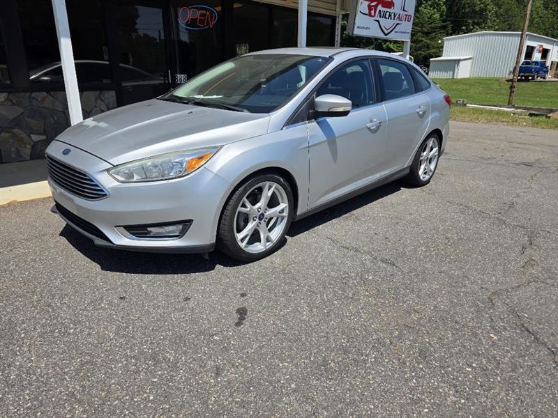 Ford Focus Titanium Sedan 2016