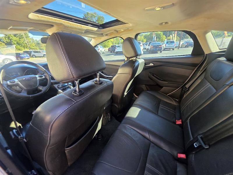 Ford Focus Titanium Hatch 2014