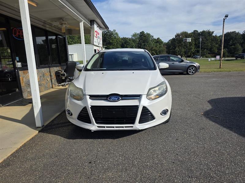 Ford Focus Titanium Hatch 2014