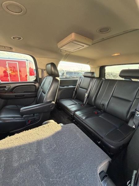 Chevrolet Suburban  2013