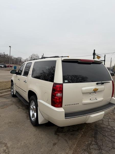 Chevrolet Suburban  2013