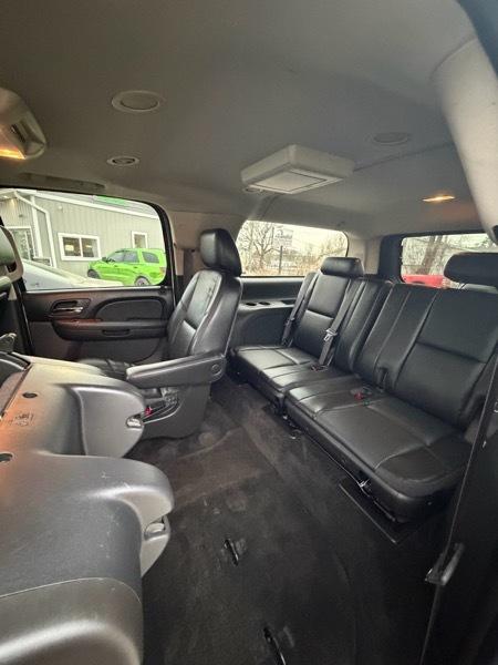 Chevrolet Suburban  2013