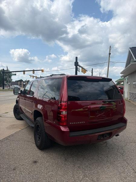 Chevrolet Suburban  2011