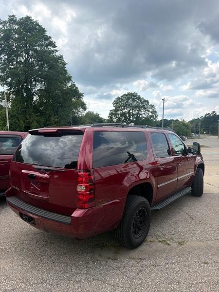 Chevrolet Suburban  2011