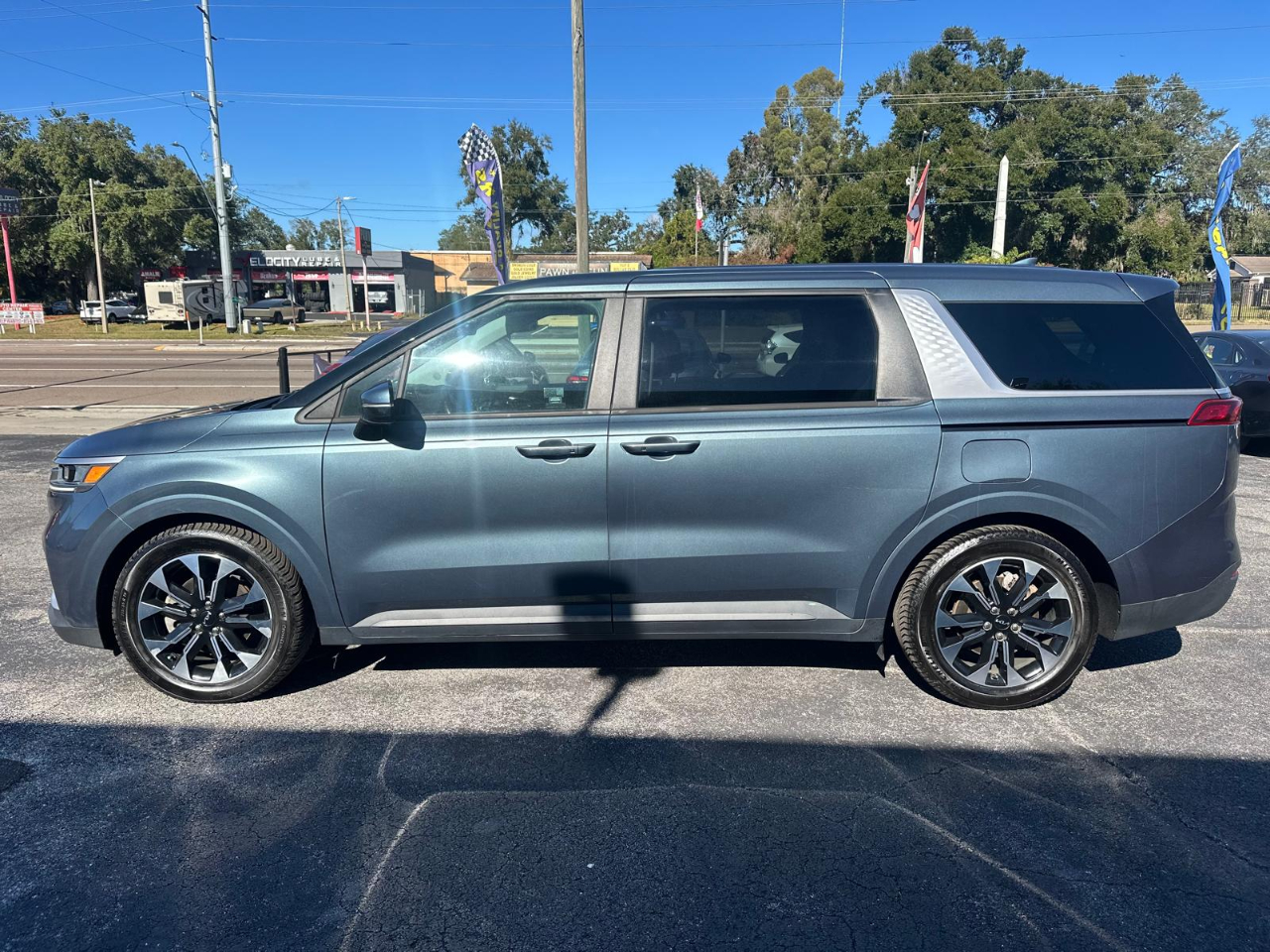 Kia Carnival EX 2023