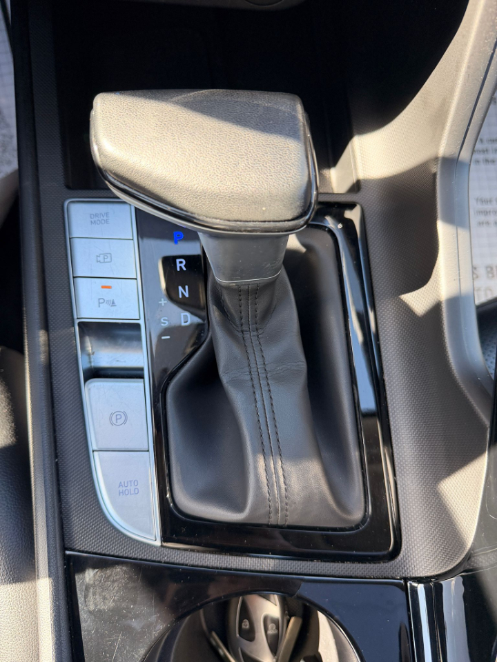 Hyundai Elantra Limited 2024