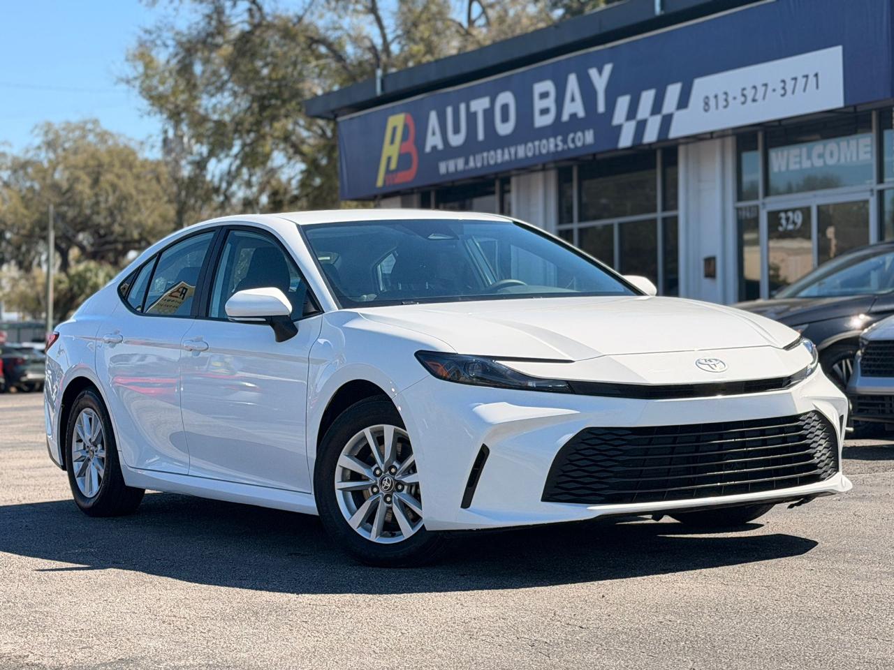 Toyota Camry Hybrid LE 2025
