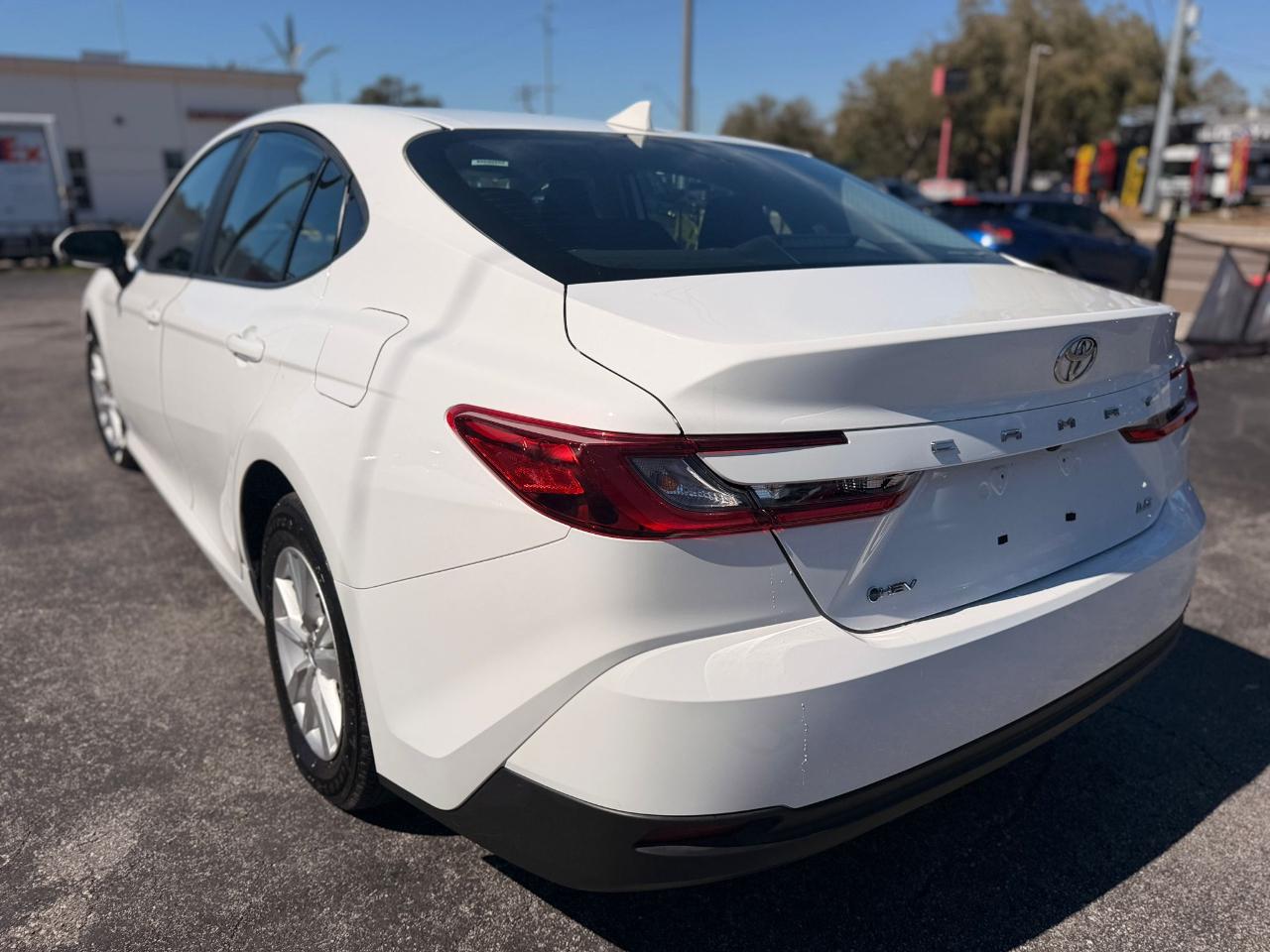 Toyota Camry Hybrid LE 2025