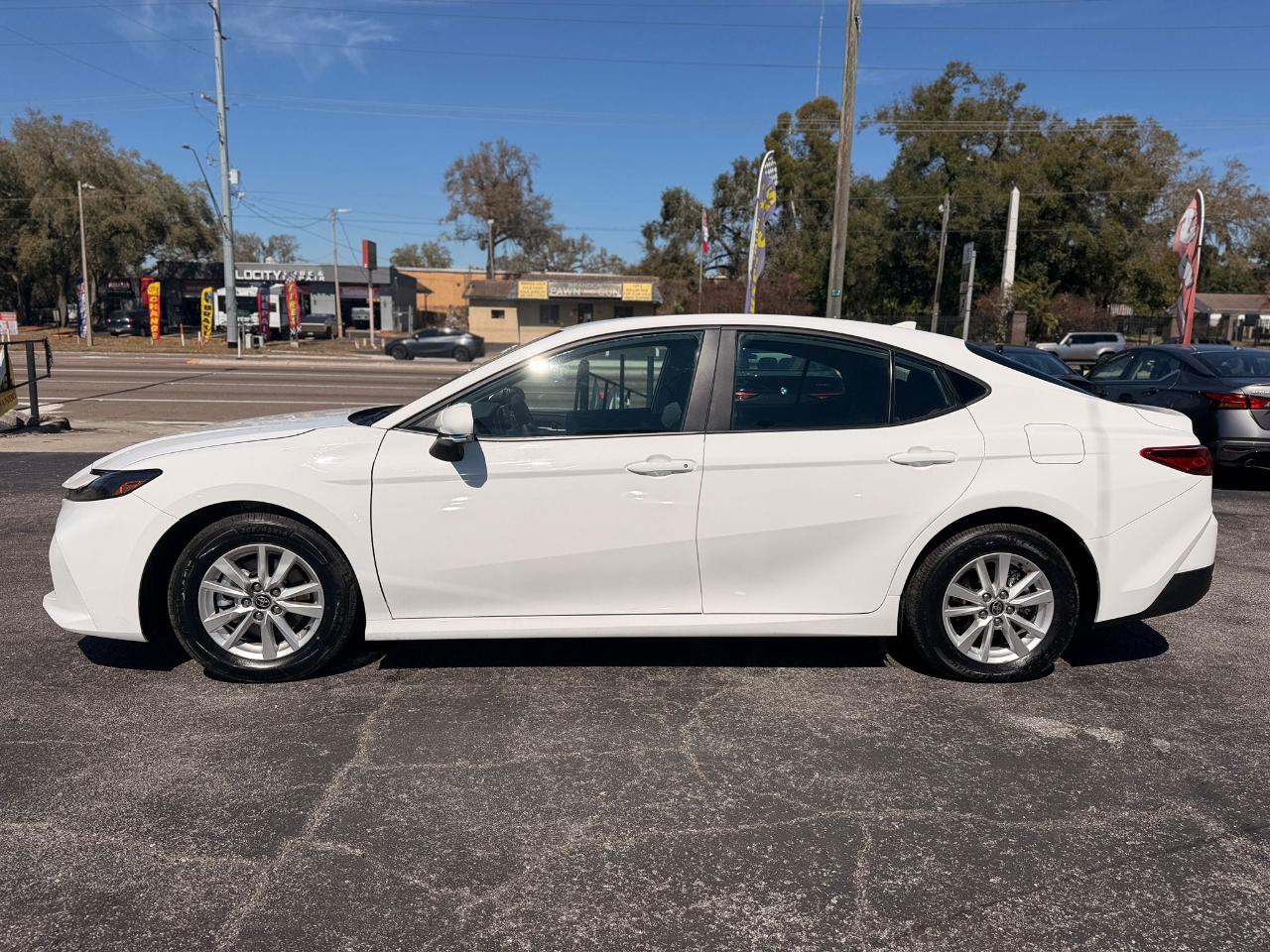 Toyota Camry Hybrid LE 2025