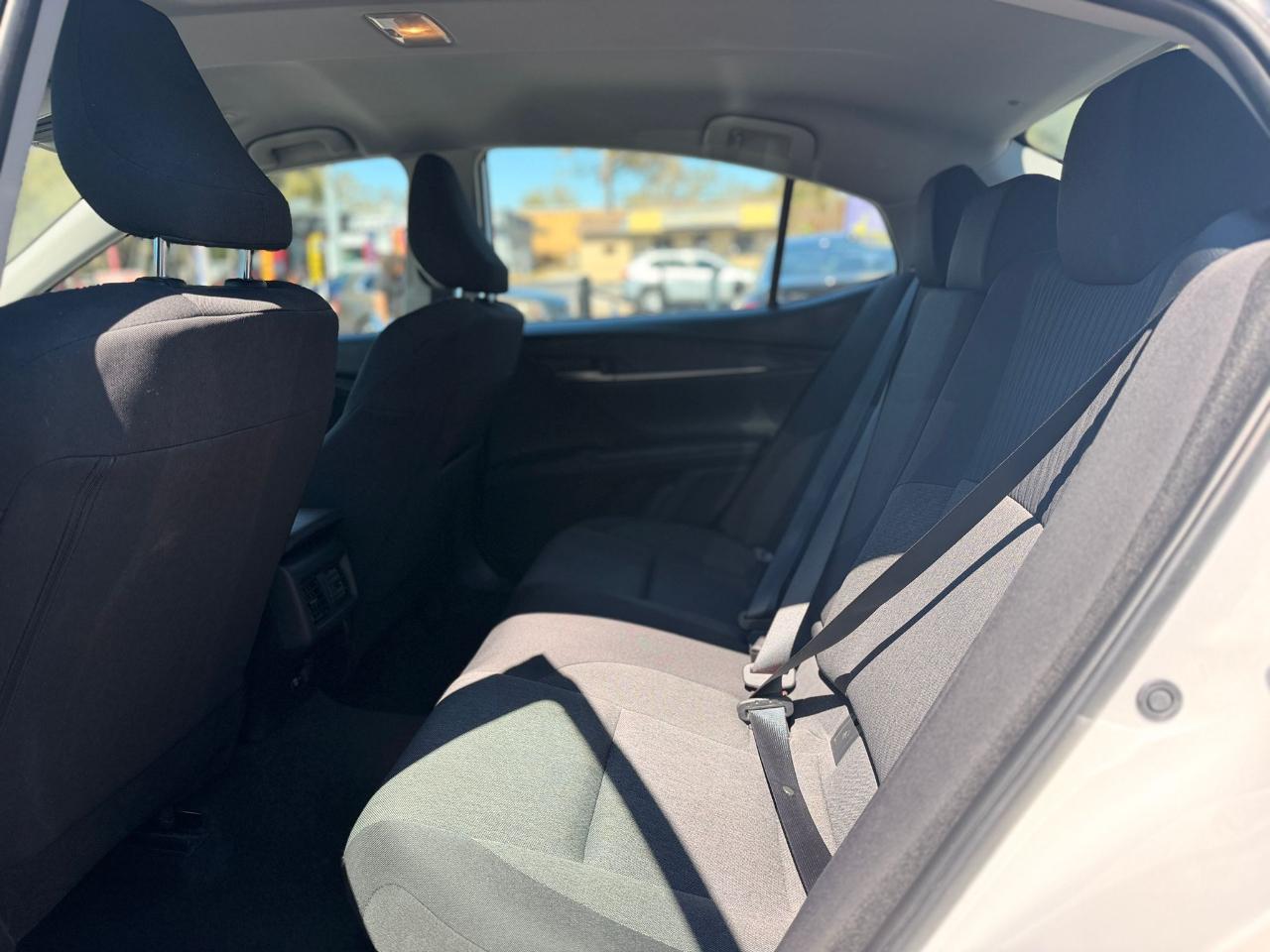 Toyota Camry Hybrid LE 2025