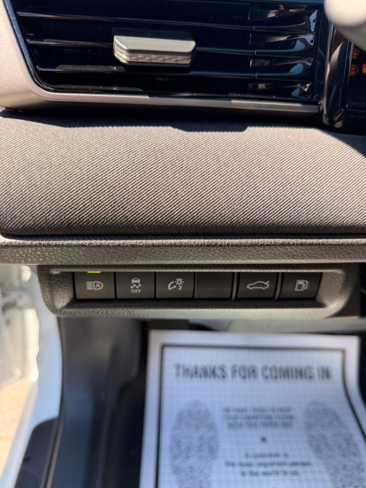 Toyota Camry Hybrid LE 2025