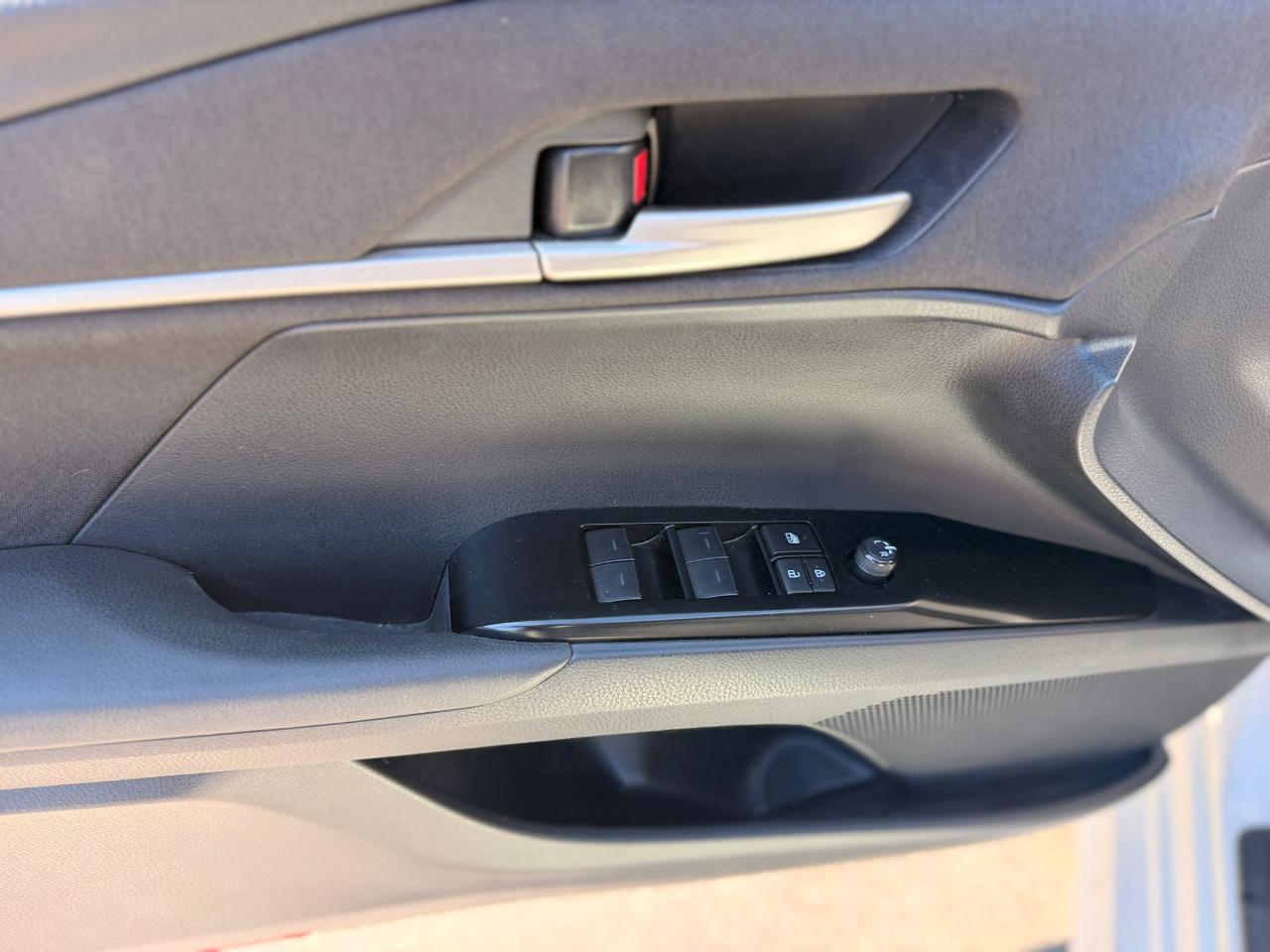 Toyota Camry Hybrid LE 2025