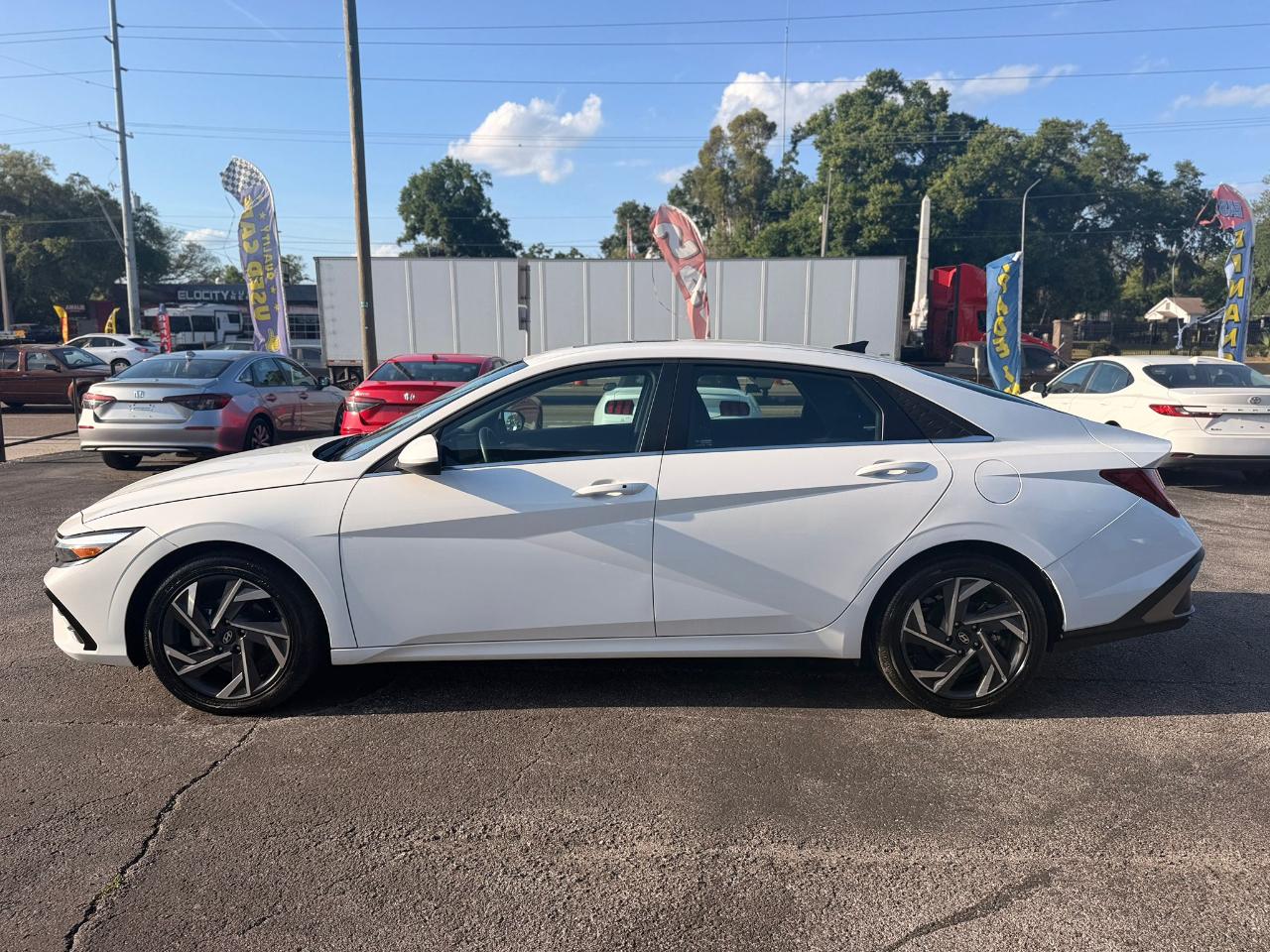 Hyundai Elantra SEL Convenience 2025