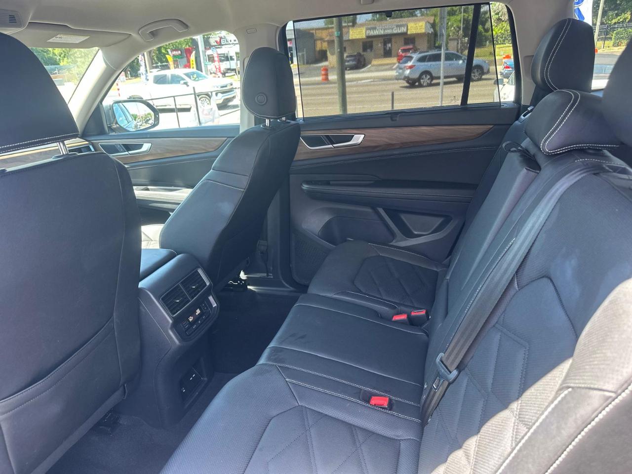 Volkswagen Atlas SE w/Technology 2025