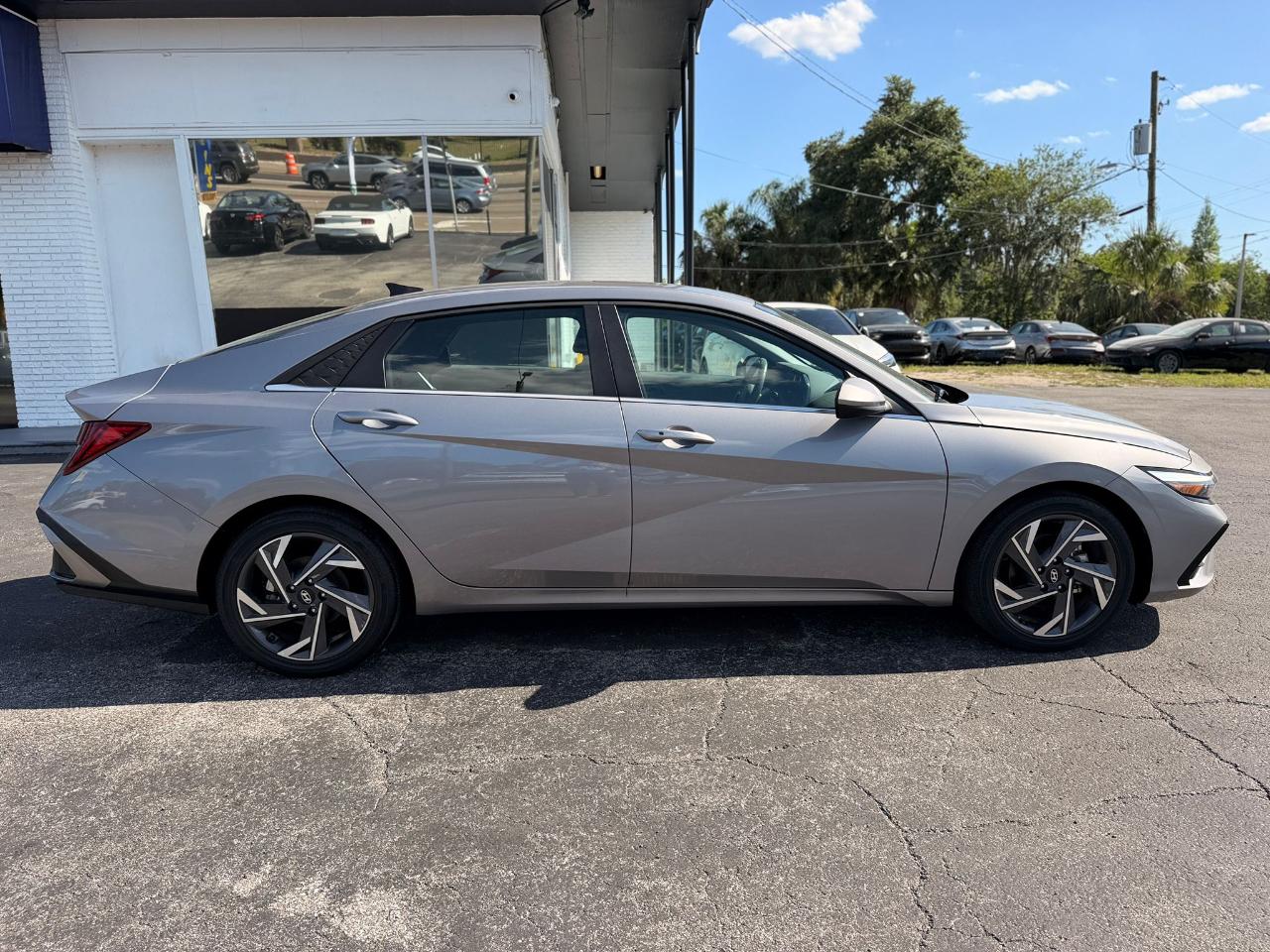 Hyundai Elantra SEL Convenience 2025