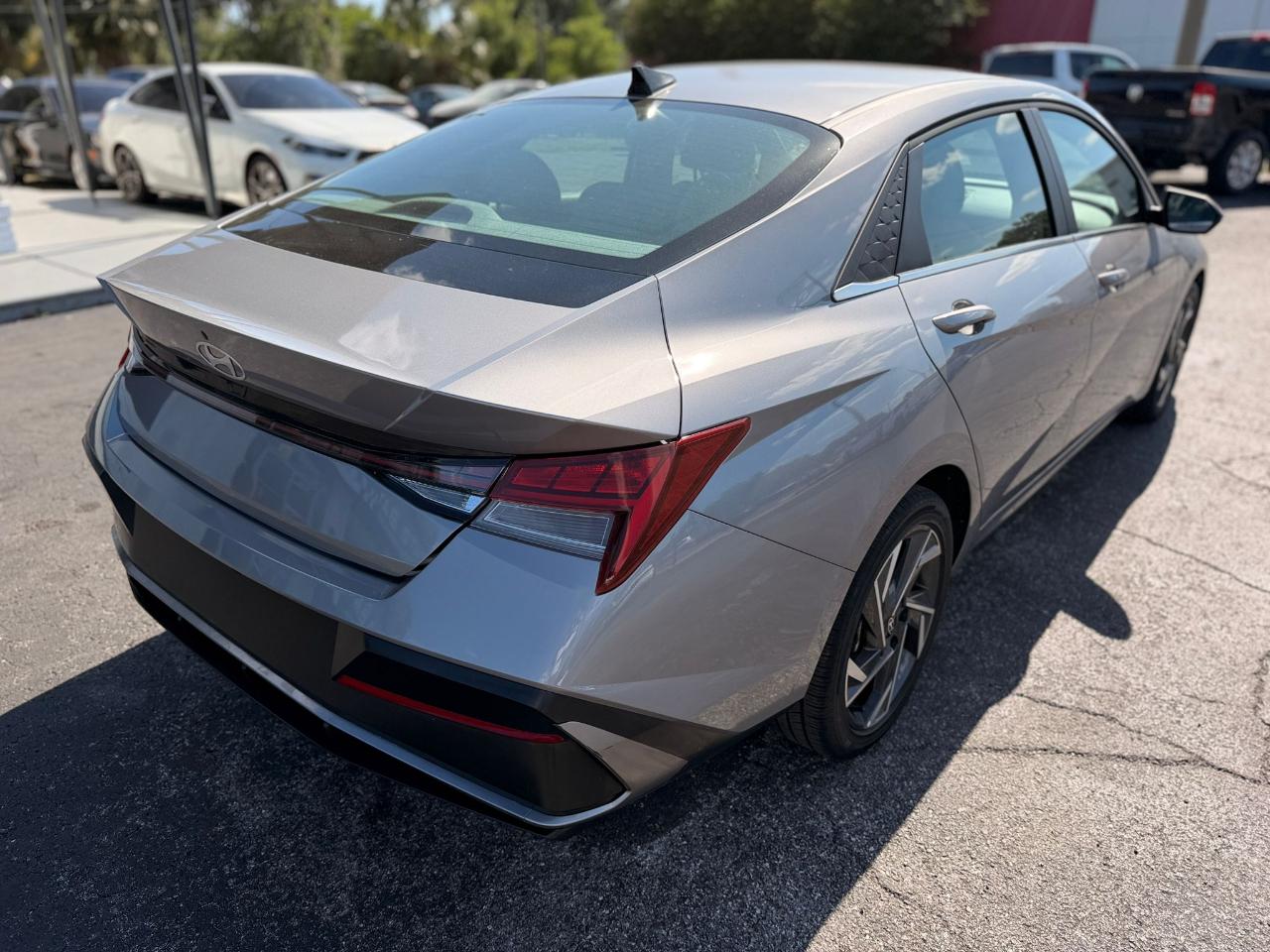 Hyundai Elantra SEL Convenience 2025