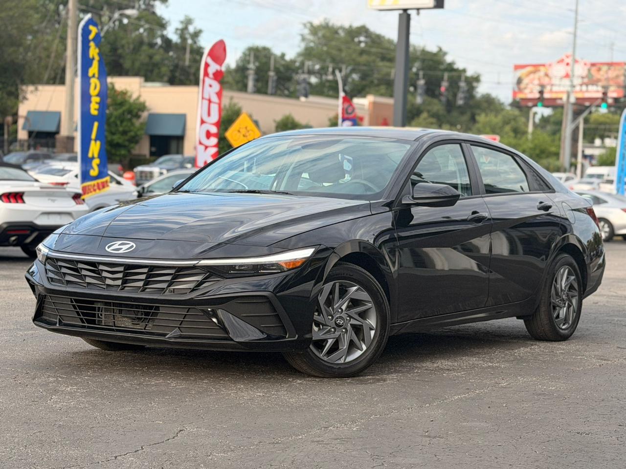 Hyundai Elantra Hybrid Blue 2025