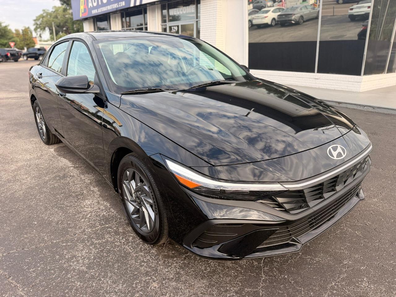 Hyundai Elantra Hybrid Blue 2025