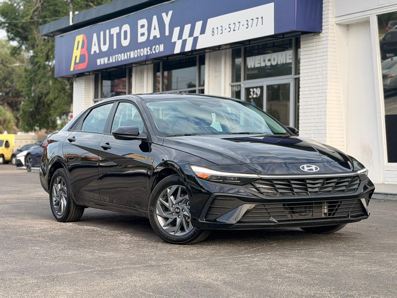 Hyundai Elantra Hybrid Blue 2025