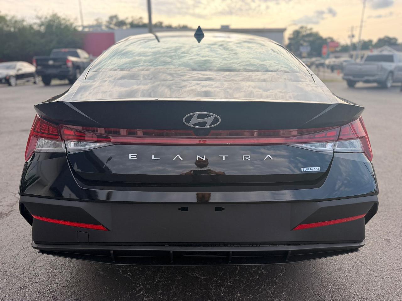 Hyundai Elantra Hybrid Blue 2025