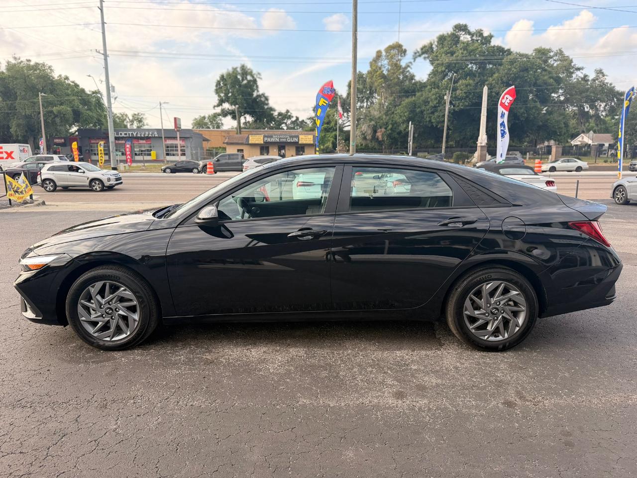 Hyundai Elantra Hybrid Blue 2025