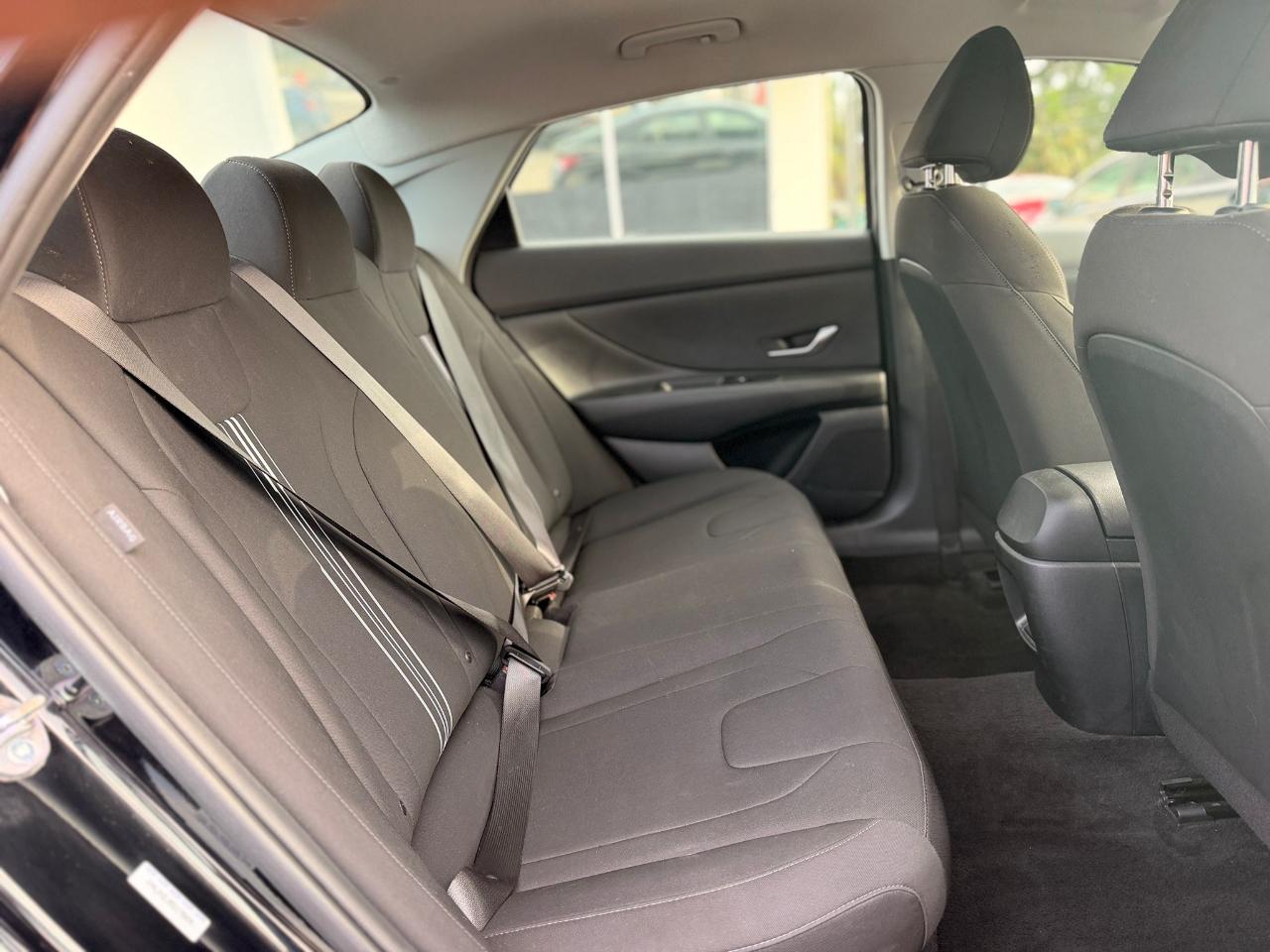 Hyundai Elantra Hybrid Blue 2025