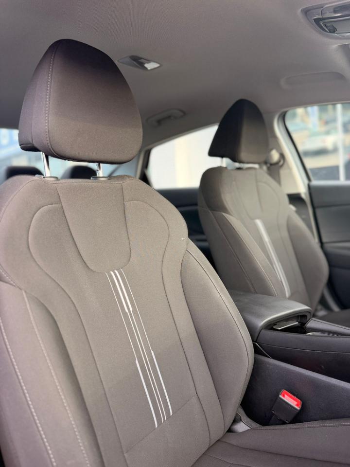 Hyundai Elantra Hybrid Blue 2025