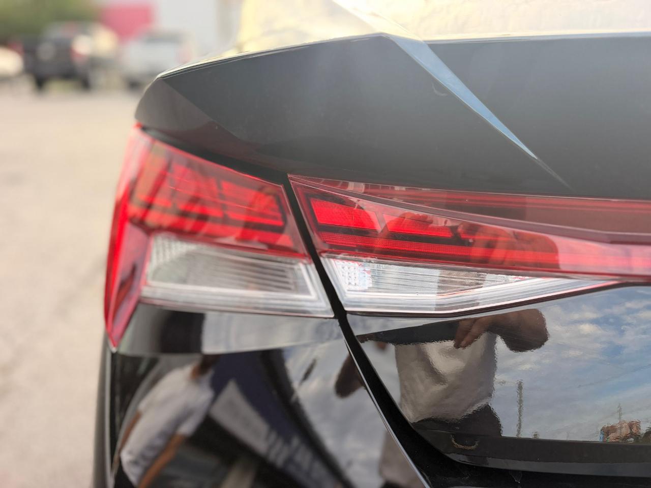 Hyundai Elantra Hybrid Blue 2025