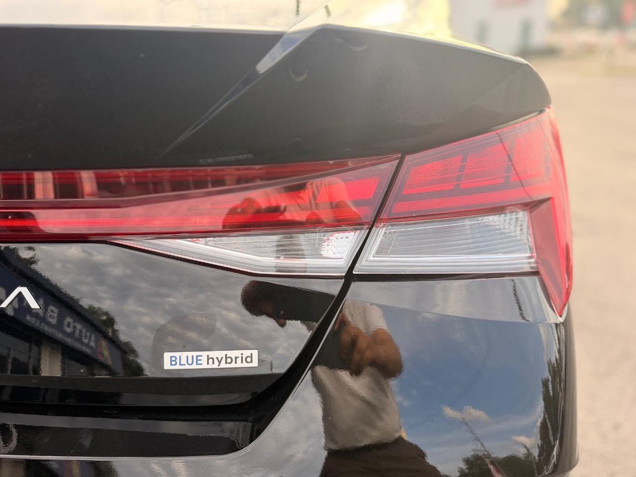 Hyundai Elantra Hybrid Blue 2025