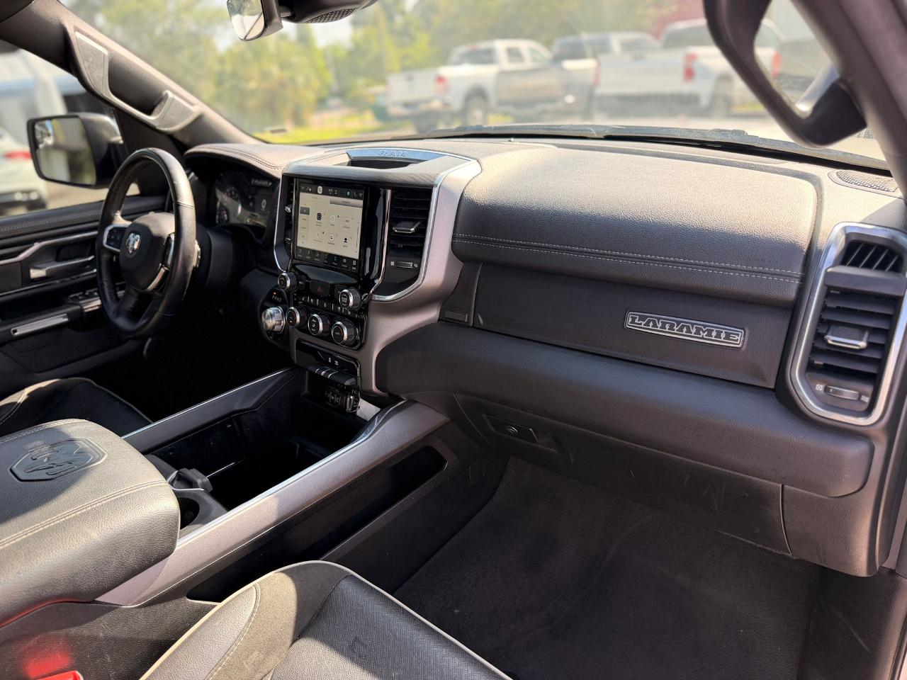 RAM 1500 Laramie Crew Cab SWB 2WD 2024