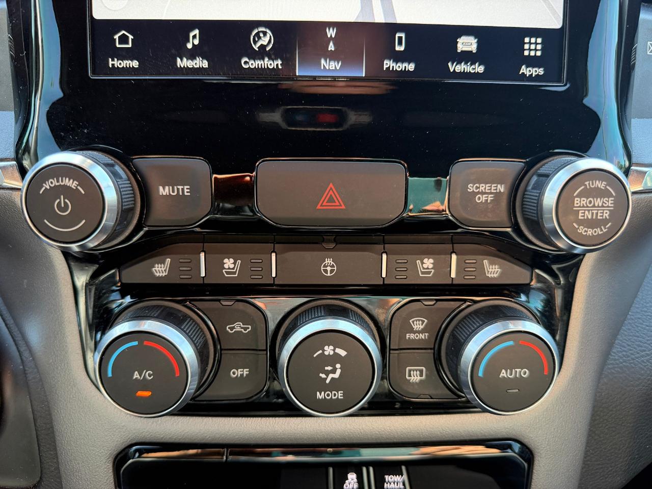 RAM 1500 Laramie Crew Cab SWB 2WD 2024