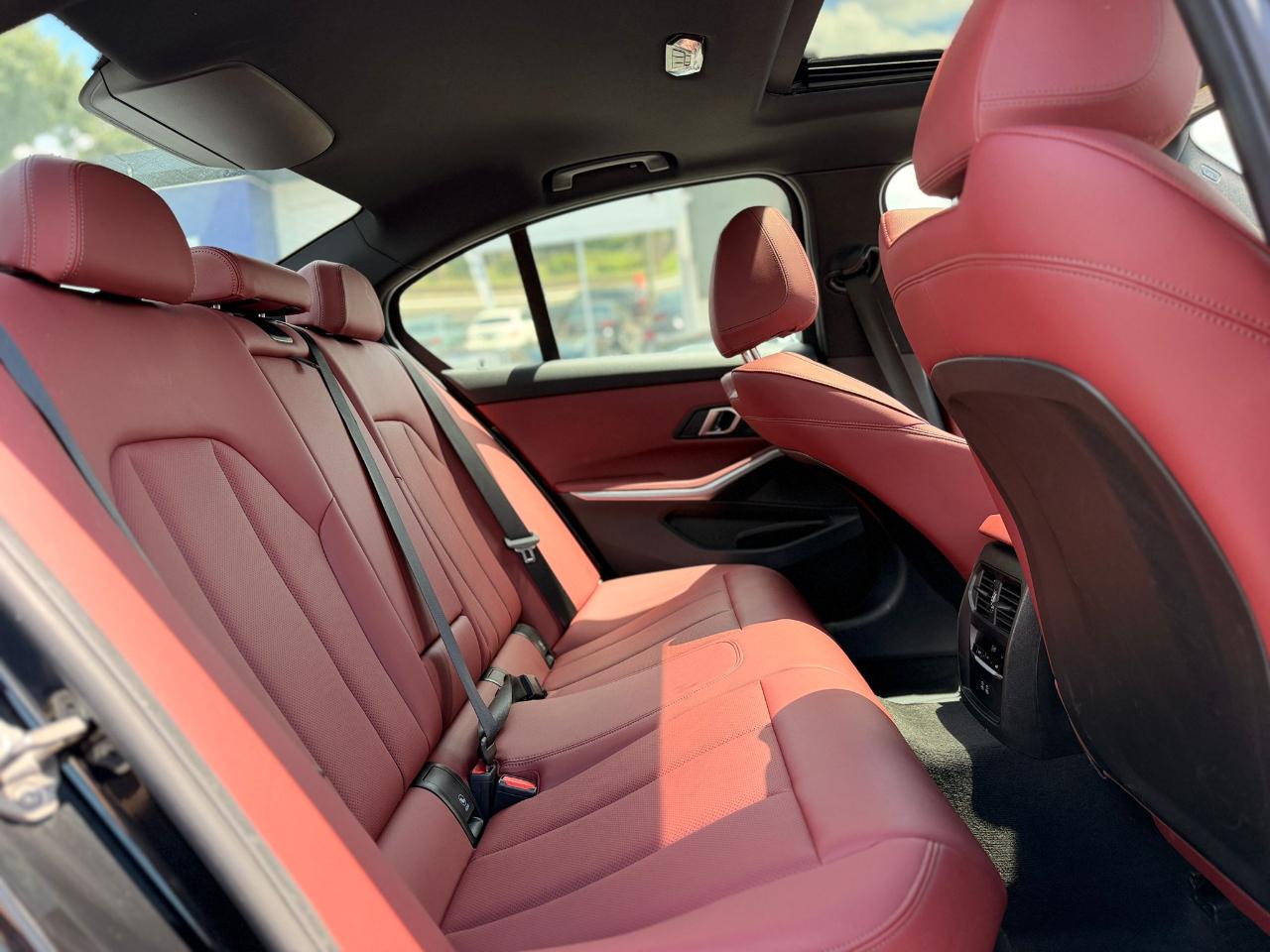 BMW 3-Series 330i xDrive 2025