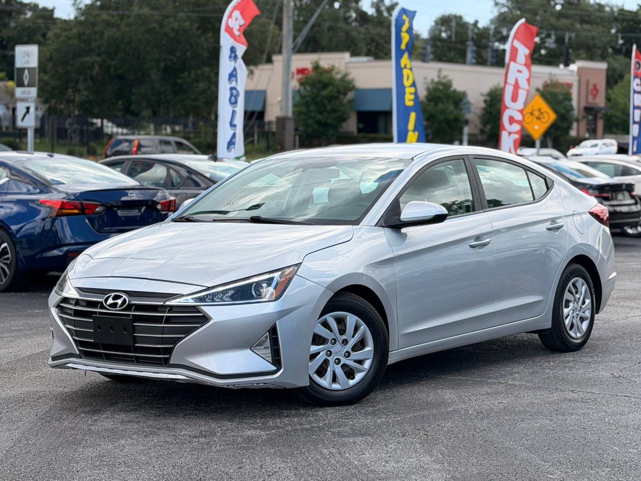 Hyundai Elantra SE 6AT 2020