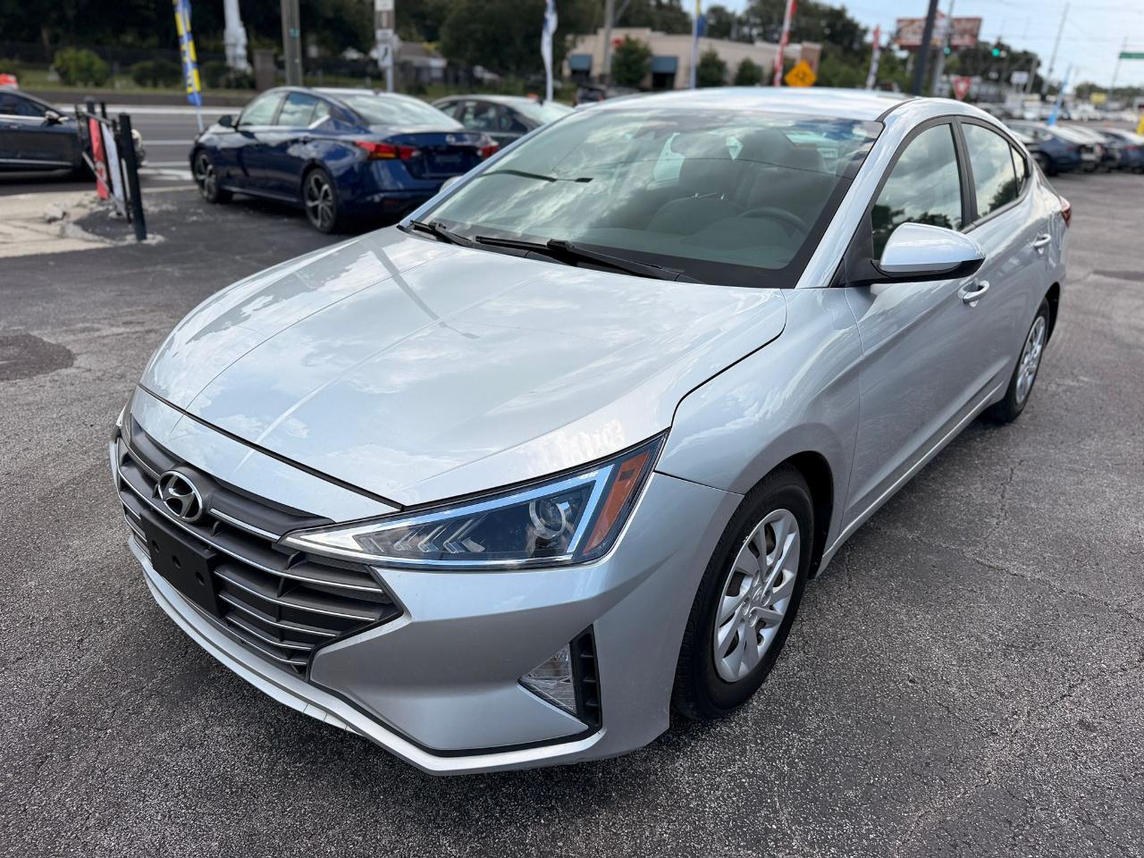 Hyundai Elantra SE 6AT 2020