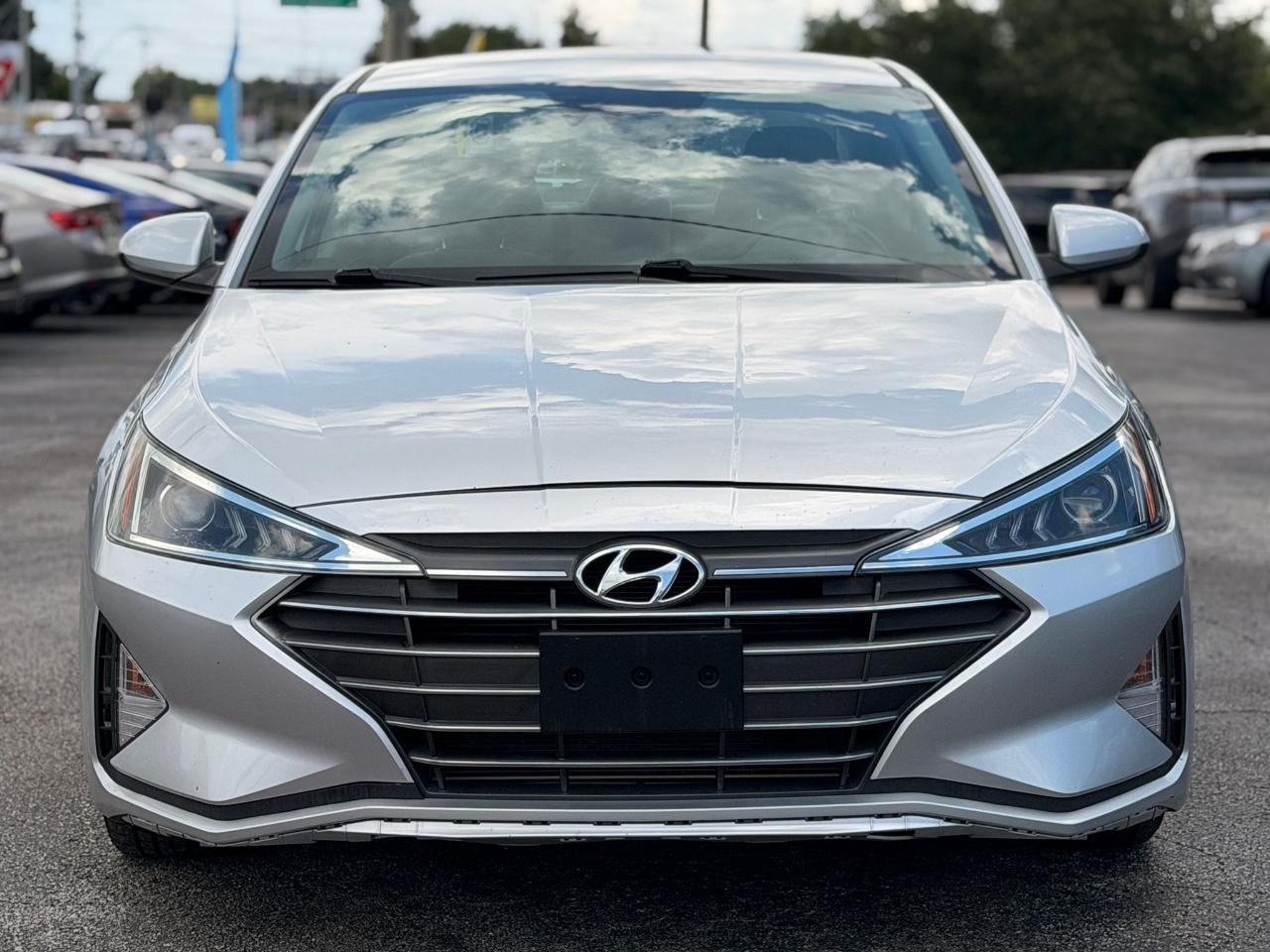 Hyundai Elantra SE 6AT 2020