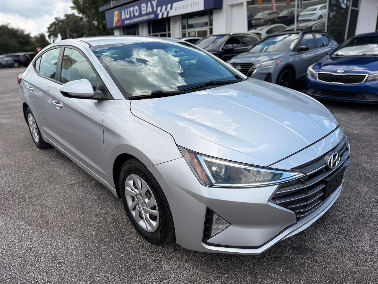 Hyundai Elantra SE 6AT 2020