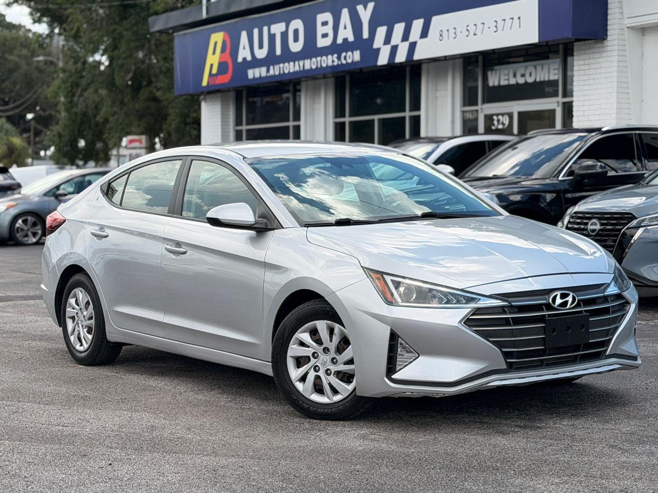 Hyundai Elantra SE 6AT 2020