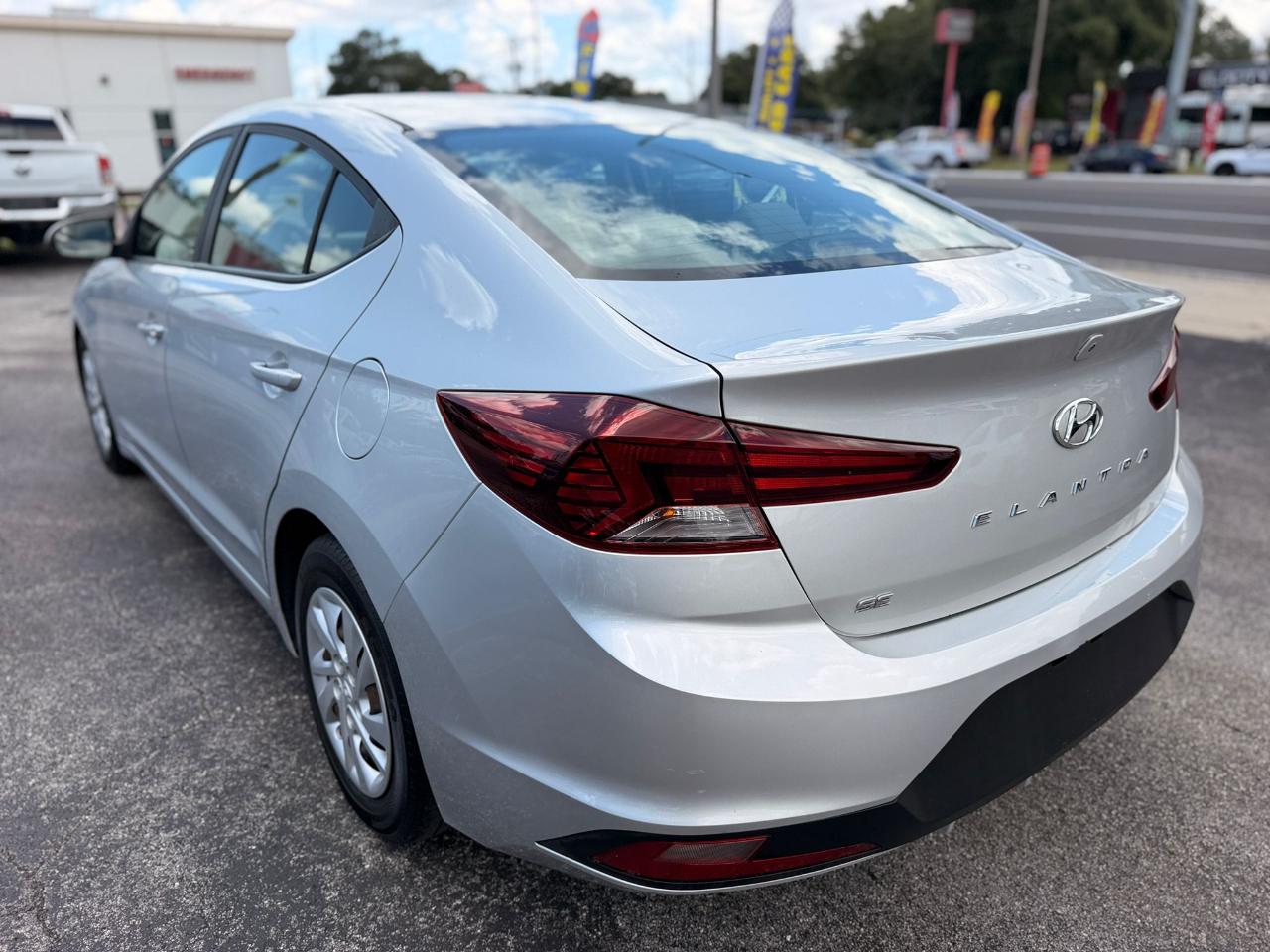 Hyundai Elantra SE 6AT 2020