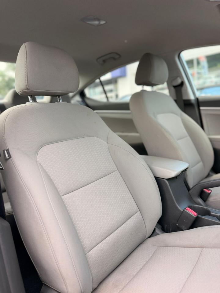 Hyundai Elantra SE 6AT 2020