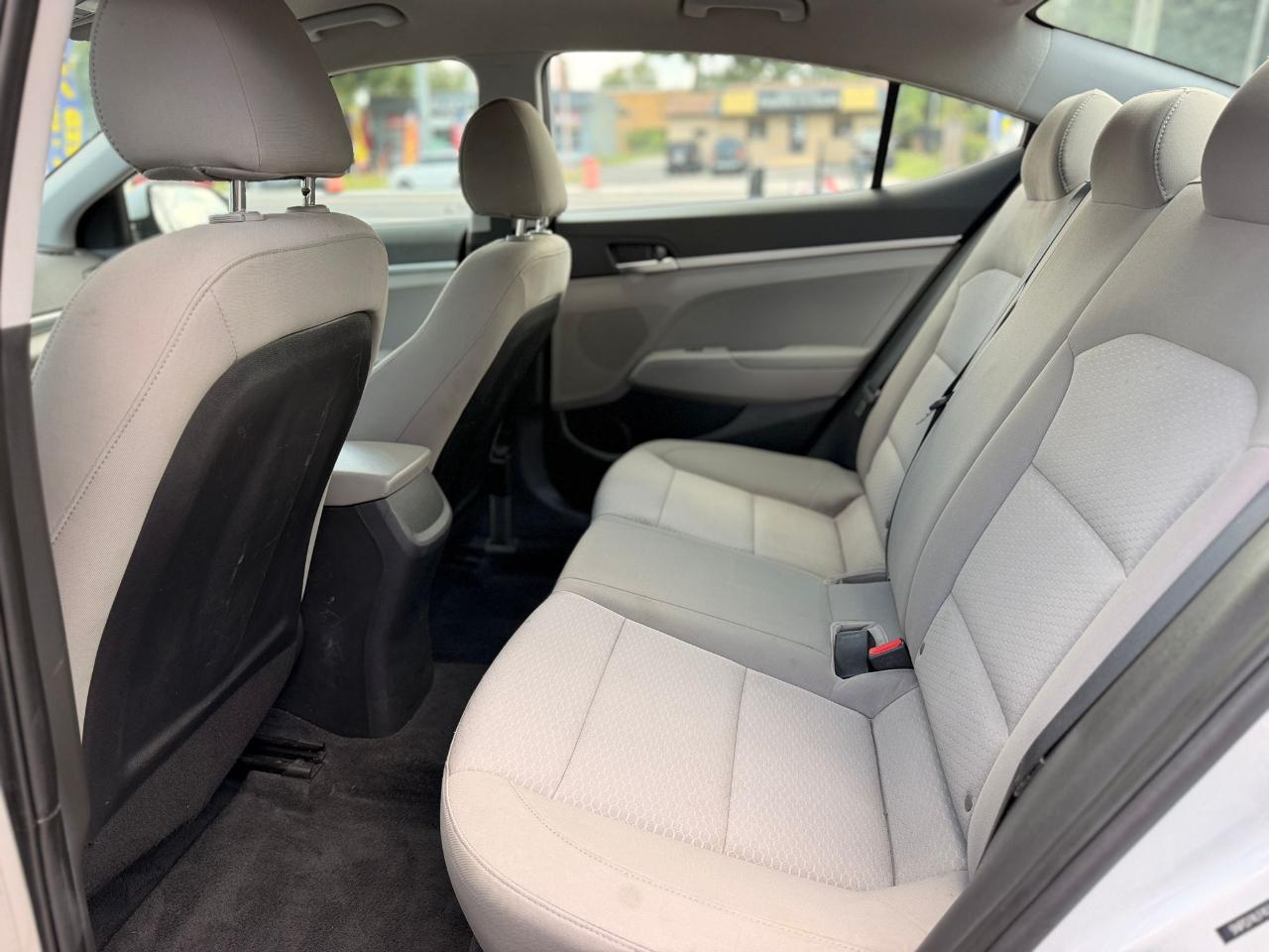 Hyundai Elantra SE 6AT 2020