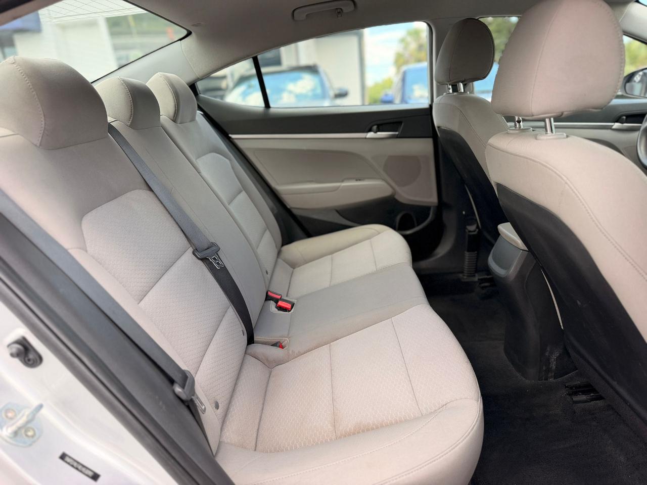 Hyundai Elantra SE 6AT 2020