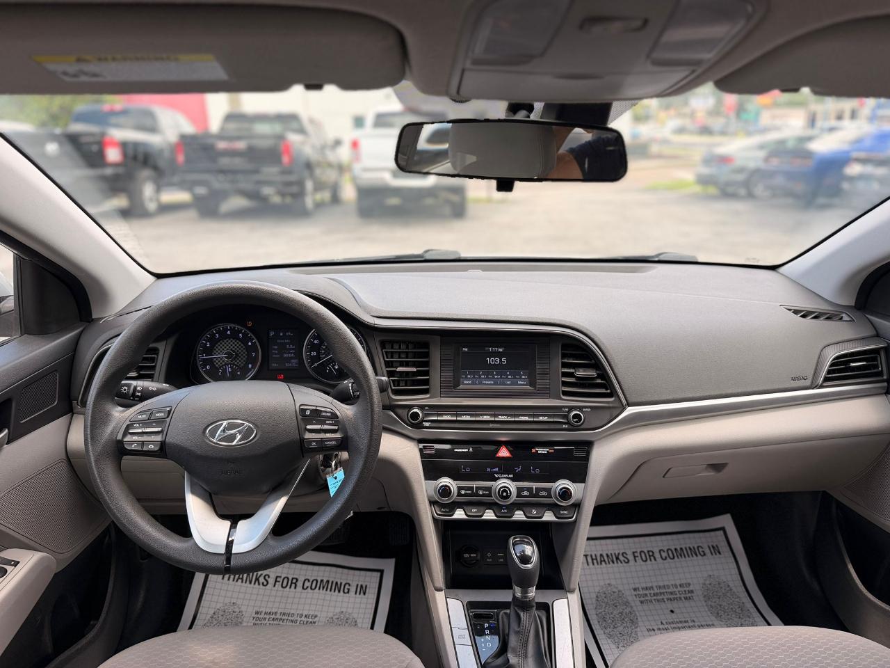 Hyundai Elantra SE 6AT 2020