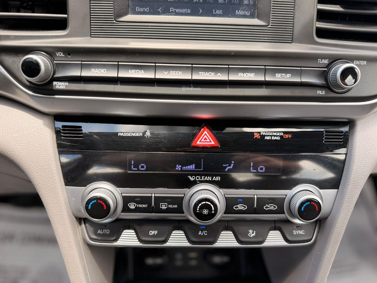 Hyundai Elantra SE 6AT 2020