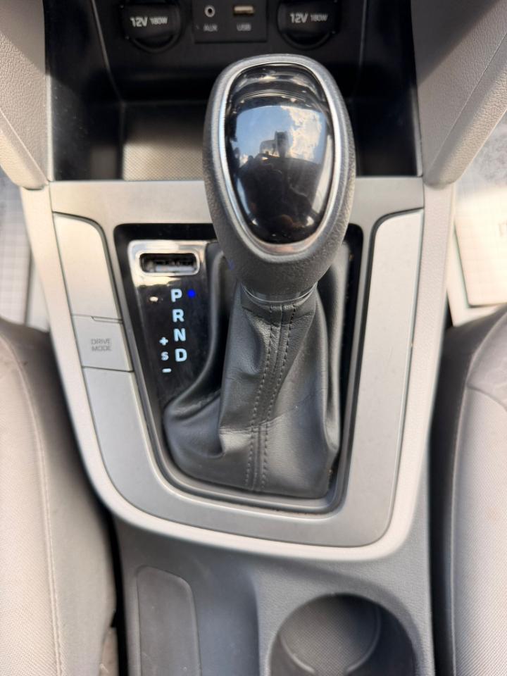 Hyundai Elantra SE 6AT 2020