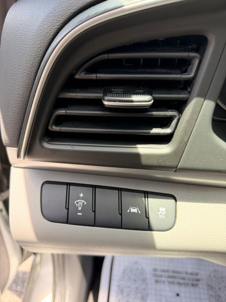 Hyundai Elantra SE 6AT 2020