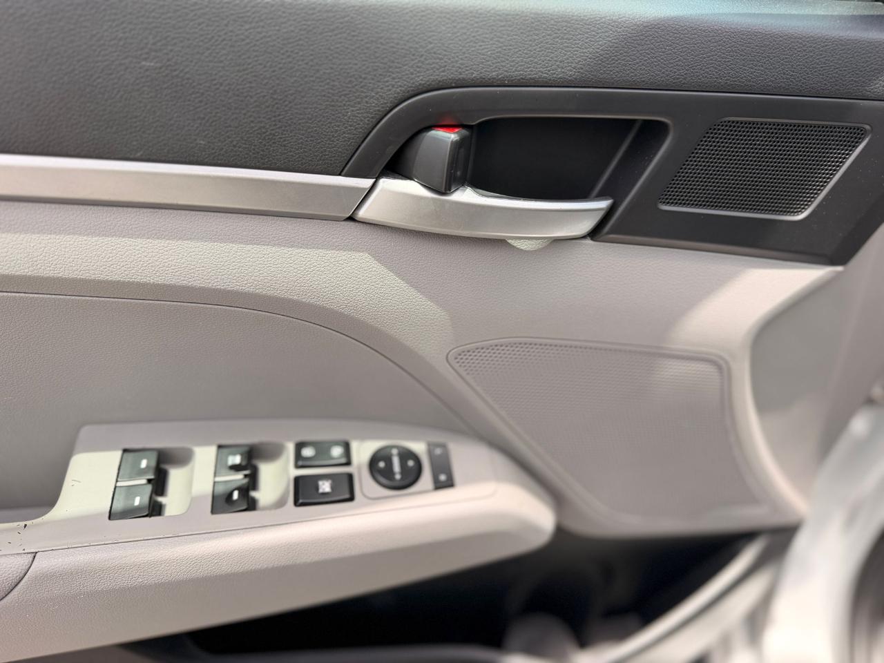 Hyundai Elantra SE 6AT 2020