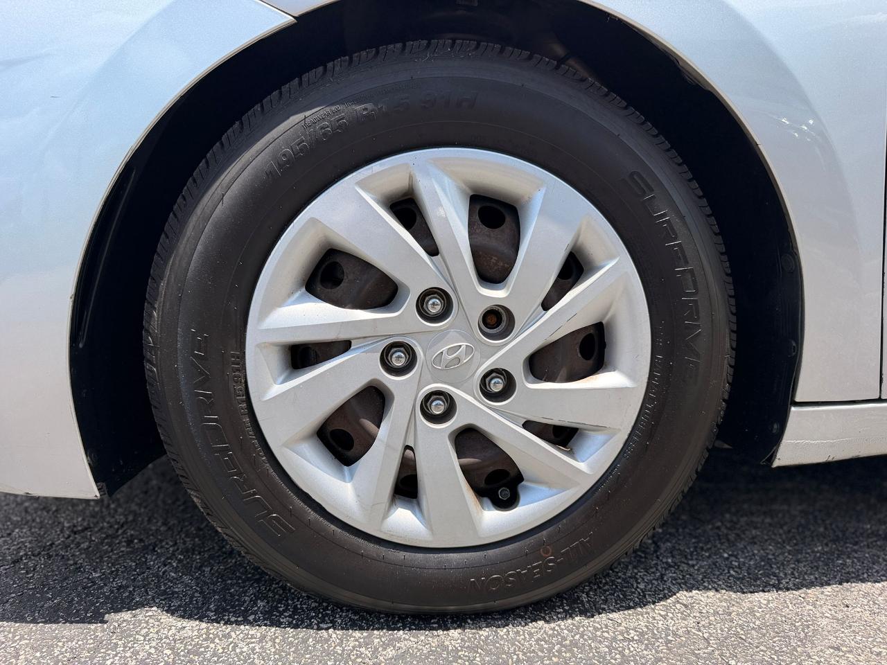 Hyundai Elantra SE 6AT 2020