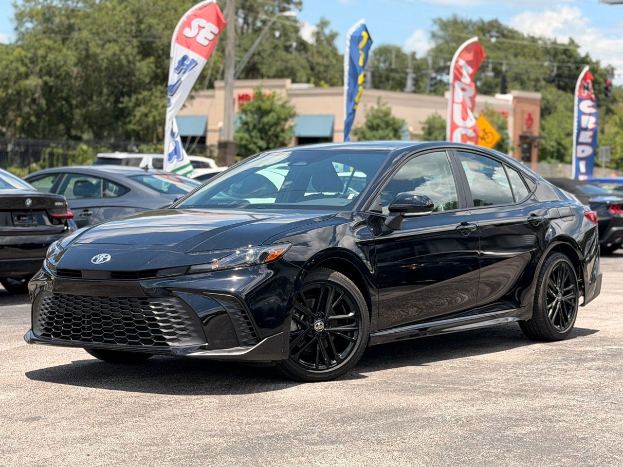 Toyota Camry Hybrid XLE 2026